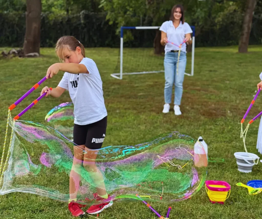 Giga Bańki Mydlane na plenerowych animacjach dla dzieci organizowanych przez Happy Kic w Kielcach w woj. świętokrzystkim